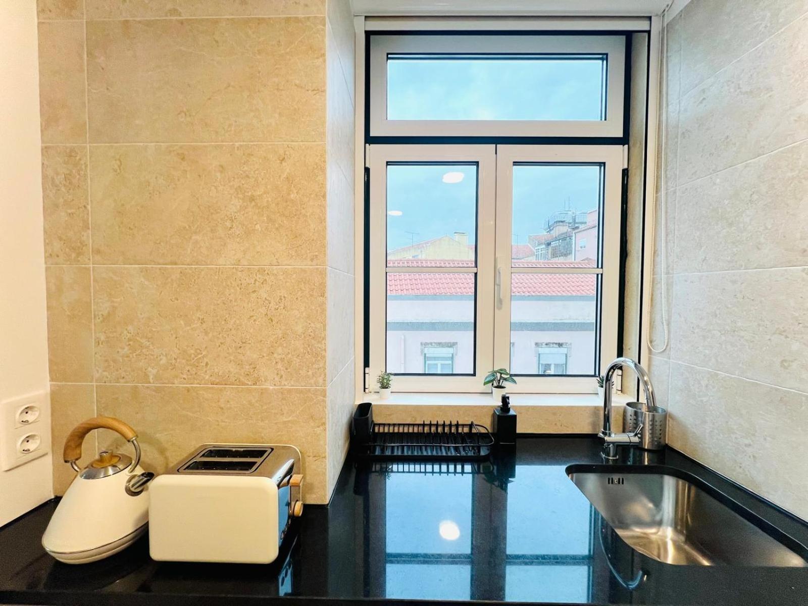 Lisbon Pink House II Beautiful 2 Bedroom Flat In City Center Bagian luar foto