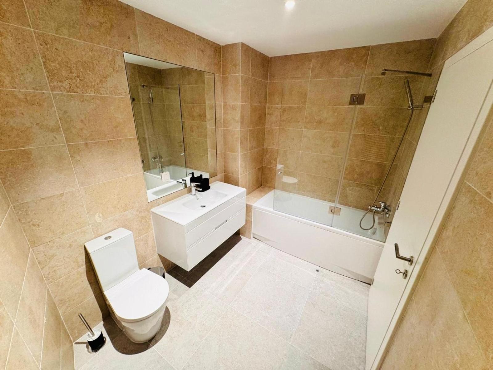Lisbon Pink House II Beautiful 2 Bedroom Flat In City Center Bagian luar foto